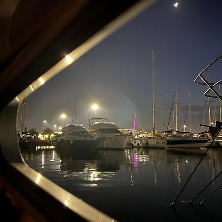 Adriatic Prestige Yacht بوتيل *