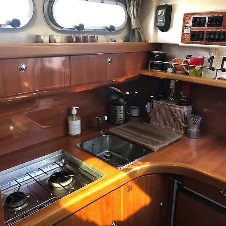 Adriatic Prestige Yacht * بيسكارا